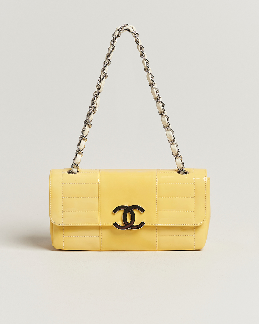 Homme | Chanel Pre-Owned Patent Flap Bag Yellow | Chanel Pre-Owned | Patent Flap Bag Yellow
