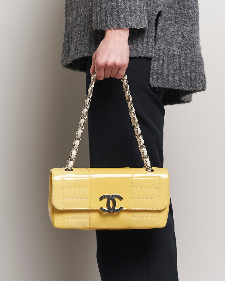 Homme | Chanel Pre-Owned Patent Flap Bag Yellow | Chanel Pre-Owned | Patent Flap Bag Yellow