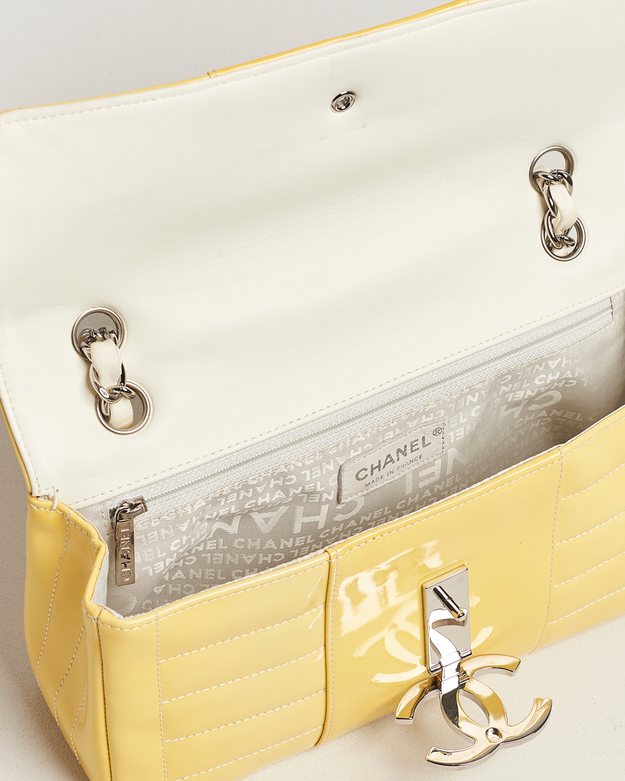 Homme | Chanel Pre-Owned Patent Flap Bag Yellow | Chanel Pre-Owned | Patent Flap Bag Yellow