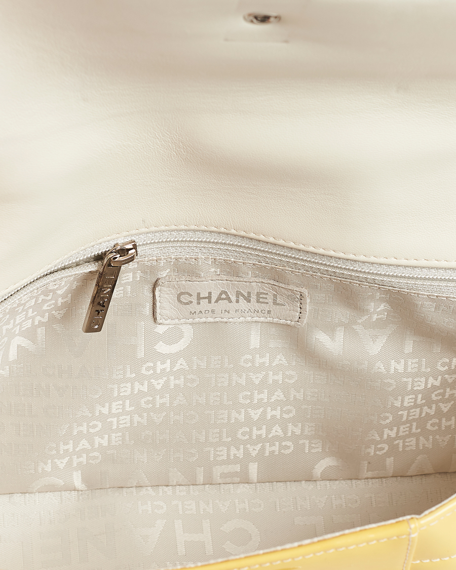 Homme | Chanel Pre-Owned Patent Flap Bag Yellow | Chanel Pre-Owned | Patent Flap Bag Yellow