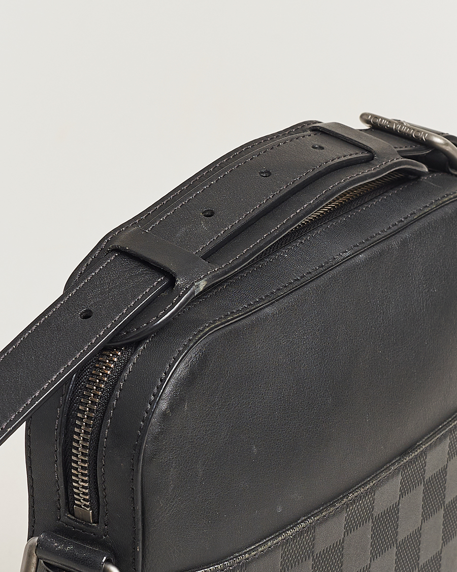 Homme | Louis Vuitton Pre-Owned Damier Infini Pochette District Shoulder Bag | Louis Vuitton Pre-Owned | Damier Infini Pochette District Shoulder Bag