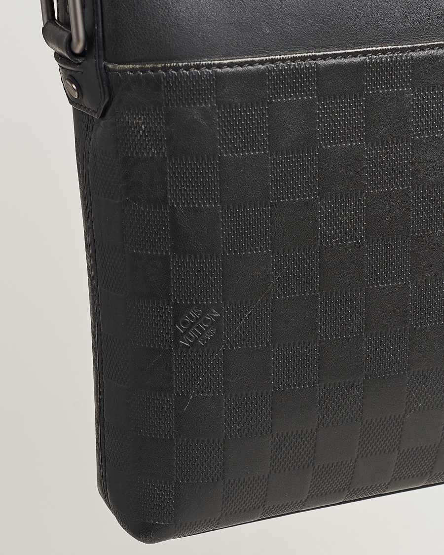 Homme | Louis Vuitton Pre-Owned Damier Infini Pochette District Shoulder Bag | Louis Vuitton Pre-Owned | Damier Infini Pochette District Shoulder Bag