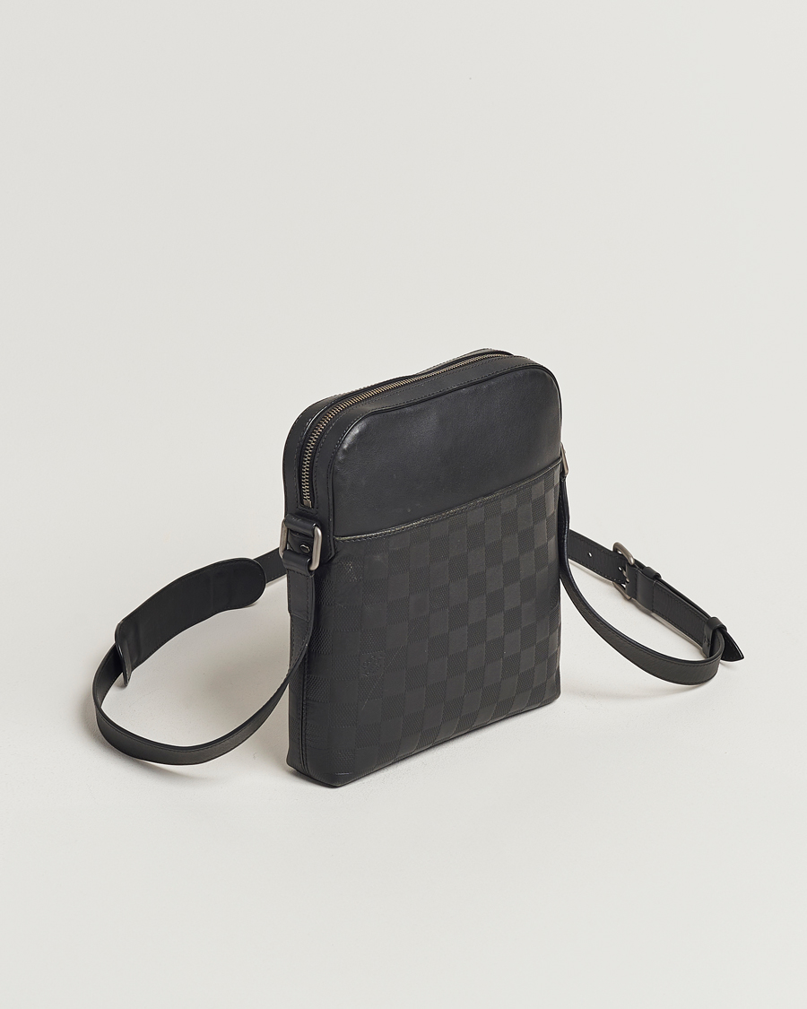 Homme | Louis Vuitton Pre-Owned Damier Infini Pochette District Shoulder Bag | Louis Vuitton Pre-Owned | Damier Infini Pochette District Shoulder Bag