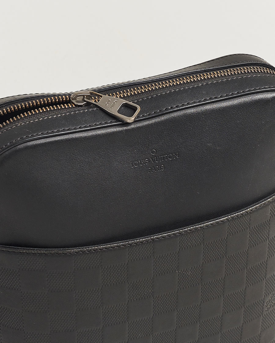 Homme | Louis Vuitton Pre-Owned Damier Infini Pochette District Shoulder Bag | Louis Vuitton Pre-Owned | Damier Infini Pochette District Shoulder Bag