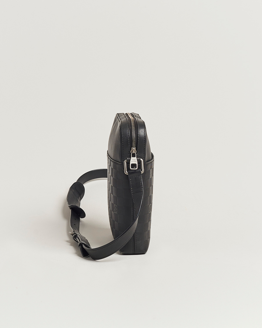 Homme | Louis Vuitton Pre-Owned Damier Infini Pochette District Shoulder Bag | Louis Vuitton Pre-Owned | Damier Infini Pochette District Shoulder Bag