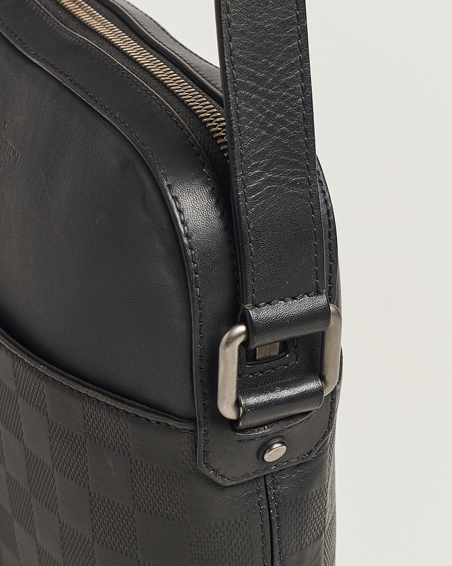 Homme | Louis Vuitton Pre-Owned Damier Infini Pochette District Shoulder Bag | Louis Vuitton Pre-Owned | Damier Infini Pochette District Shoulder Bag