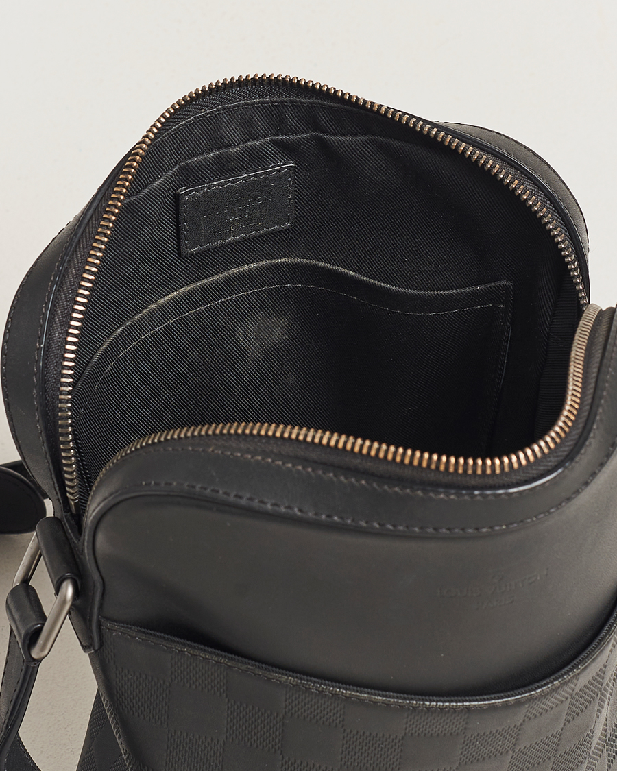 Homme | Louis Vuitton Pre-Owned Damier Infini Pochette District Shoulder Bag | Louis Vuitton Pre-Owned | Damier Infini Pochette District Shoulder Bag