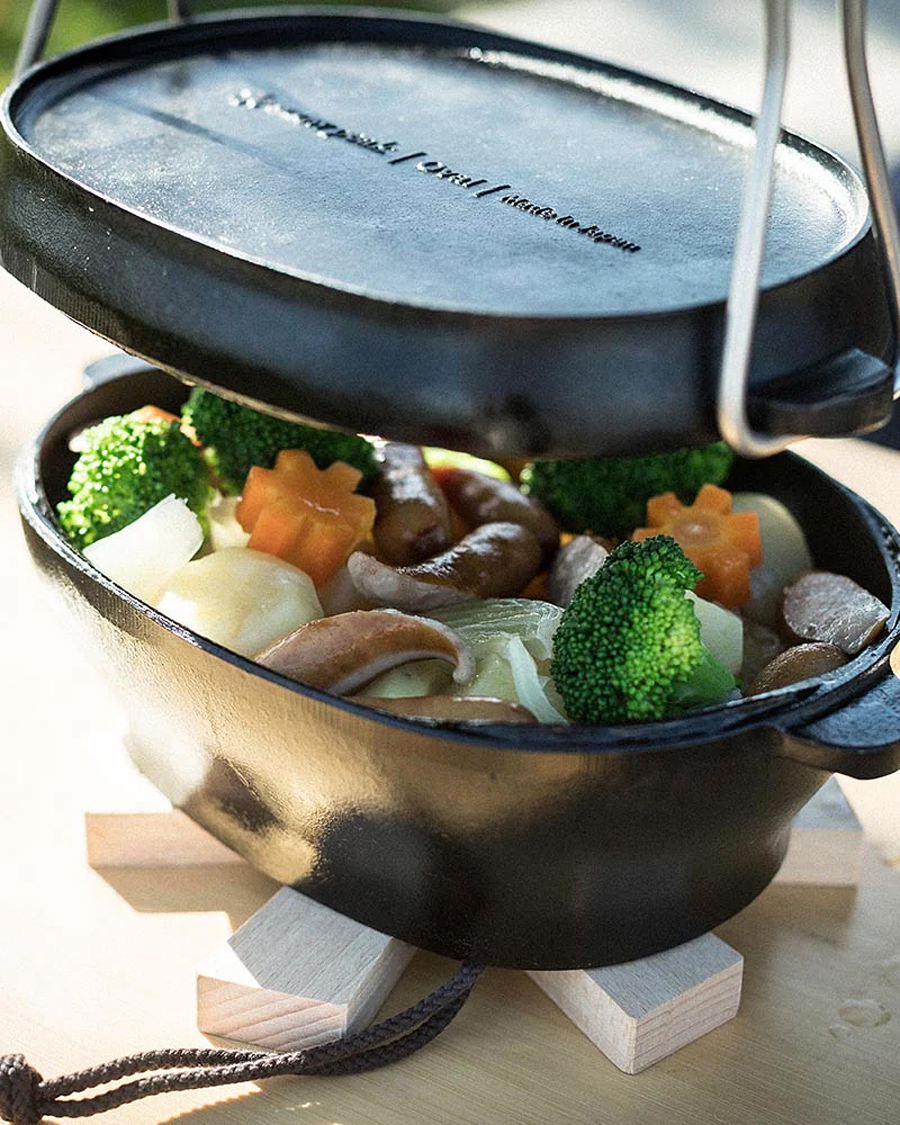 Homme | Outdoor living | Snow Peak | Micro Oval Cast Iron Oven