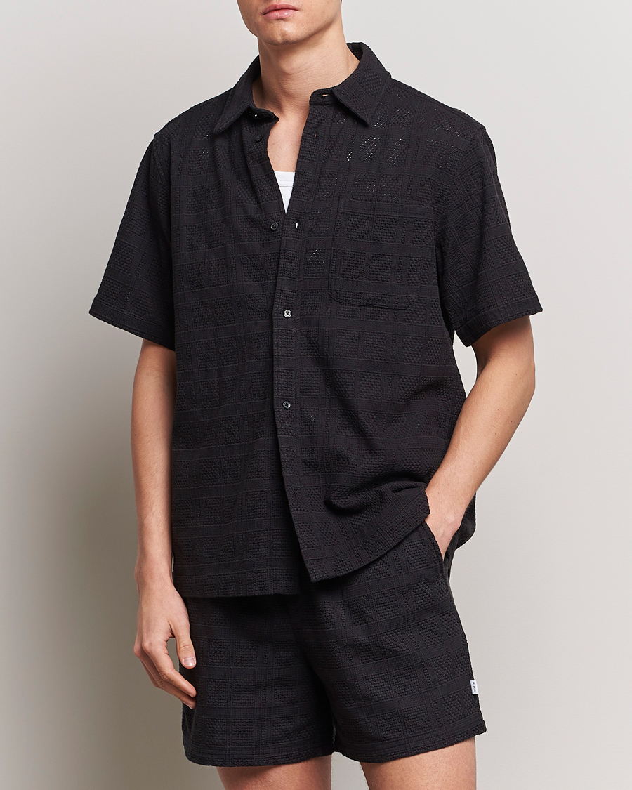 Homme | Nouvelles Images De Produit | LES DEUX | Charlie Short Sleeve Knitted Shirt Black