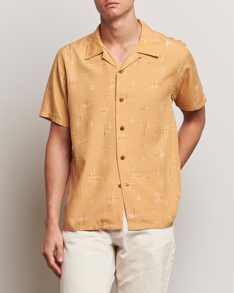 Homme | Chemises | Nudie Jeans | Arvid 50s Hawaii Shirt Ochre