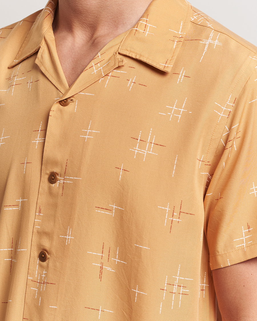 Homme | Chemises | Nudie Jeans | Arvid 50s Hawaii Shirt Ochre