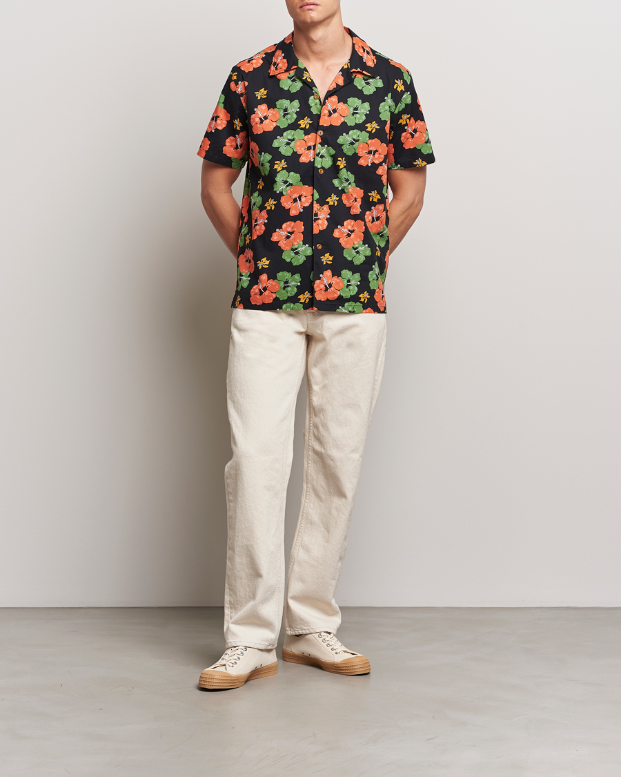 Homme | Chemises | Nudie Jeans | Arvid Flower Hawaii Shirt Black