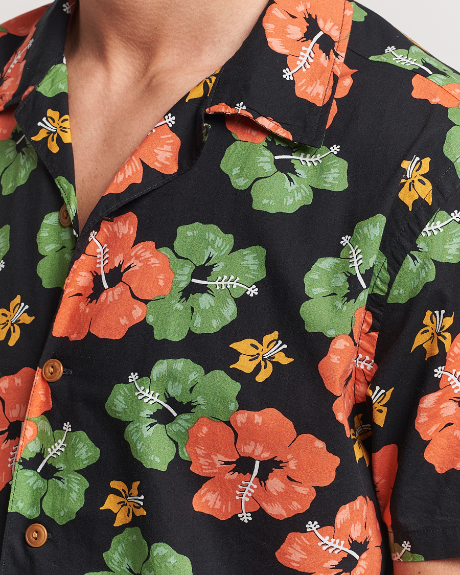 Homme | Chemises | Nudie Jeans | Arvid Flower Hawaii Shirt Black