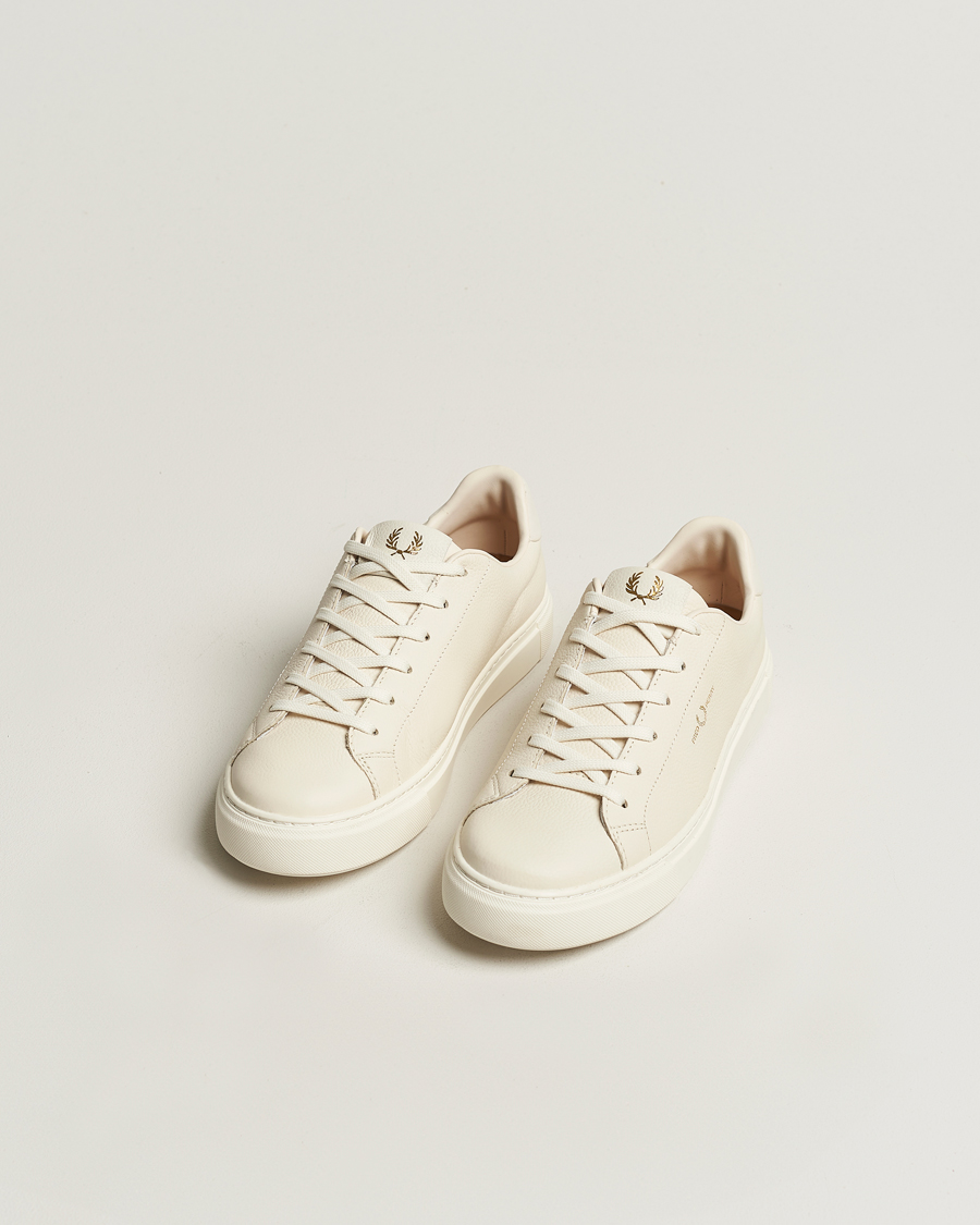 Homme | Baskets Basses | Fred Perry | B71 Grained Leather Sneaker Ecru