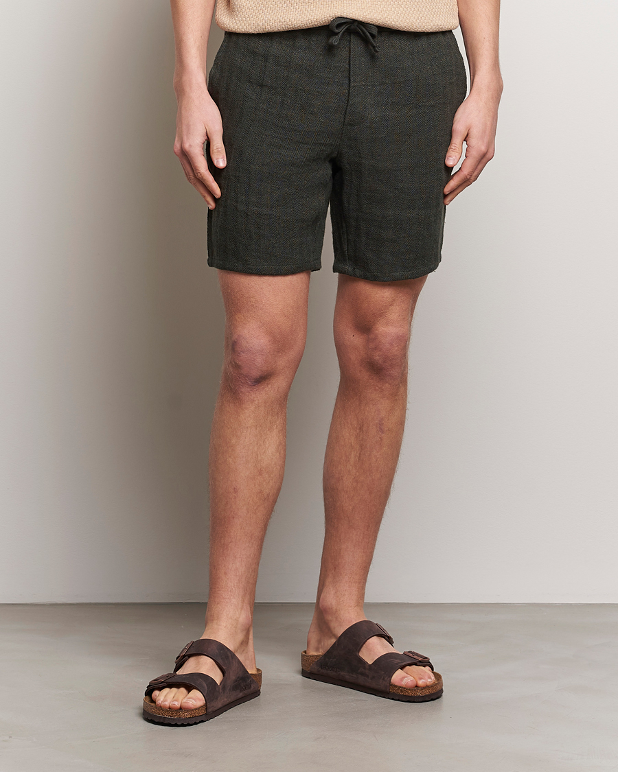 Homme |  | A Day\'s March | Ipu Herringbone Linen Drawstring Shorts Olive