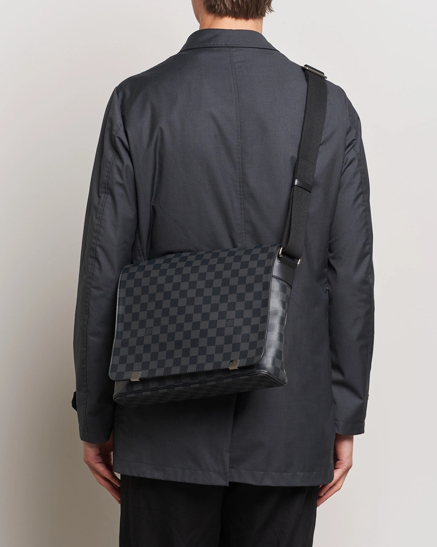 Homme |  | Louis Vuitton Pre-Owned | District PM Messenger Bag Damier Graphite