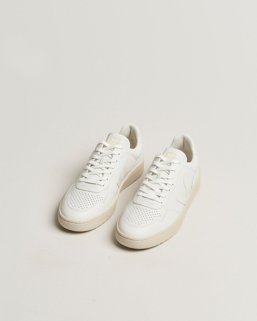Homme |  | Veja | V-90 Leather Sneaker Extra White