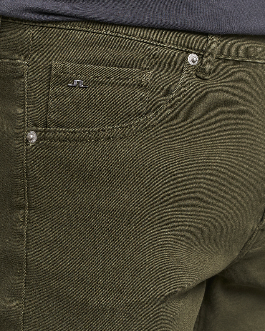 Homme | Pantalons | J.Lindeberg | Jay Solid Twill Stretch Jeans Forest Green