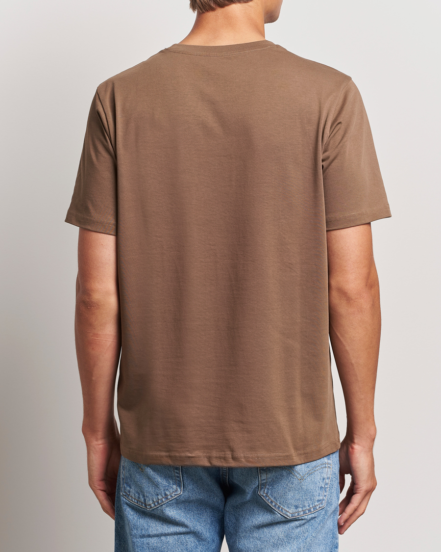 Homme | T-shirts | KnowledgeCotton Apparel | Loake Badge T-Shirt Brown