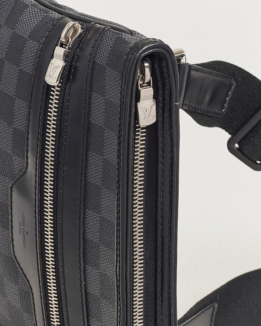 Homme | Louis Vuitton Pre-Owned Thomas Messenger Bag Damier Graphite | Louis Vuitton Pre-Owned | Thomas Messenger Bag Damier Graphite