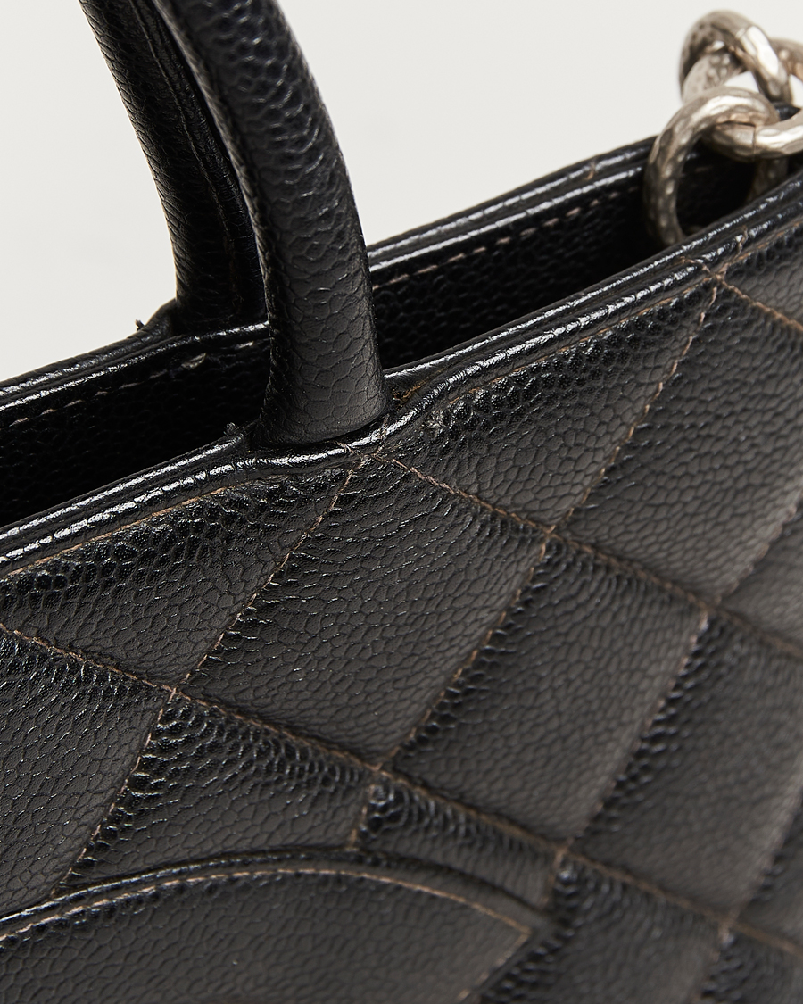 Homme | Chanel Pre-Owned Médallion Tote Bag Black Caviar | Chanel Pre-Owned | Médallion Tote Bag Black Caviar