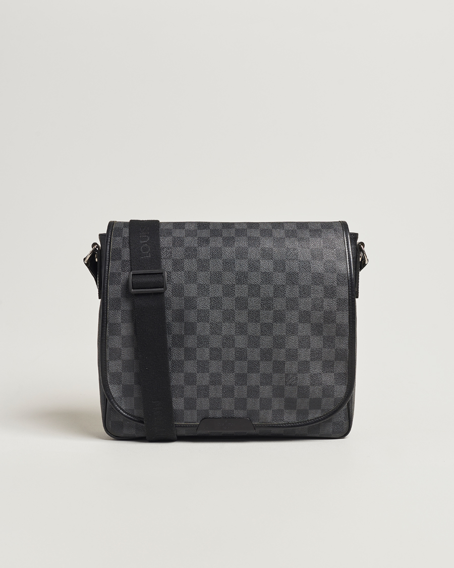 Homme | Louis Vuitton Pre-Owned Daniel MM Shoulder Bag Damier Graphite | Louis Vuitton Pre-Owned | Daniel MM Shoulder Bag Damier Graphite