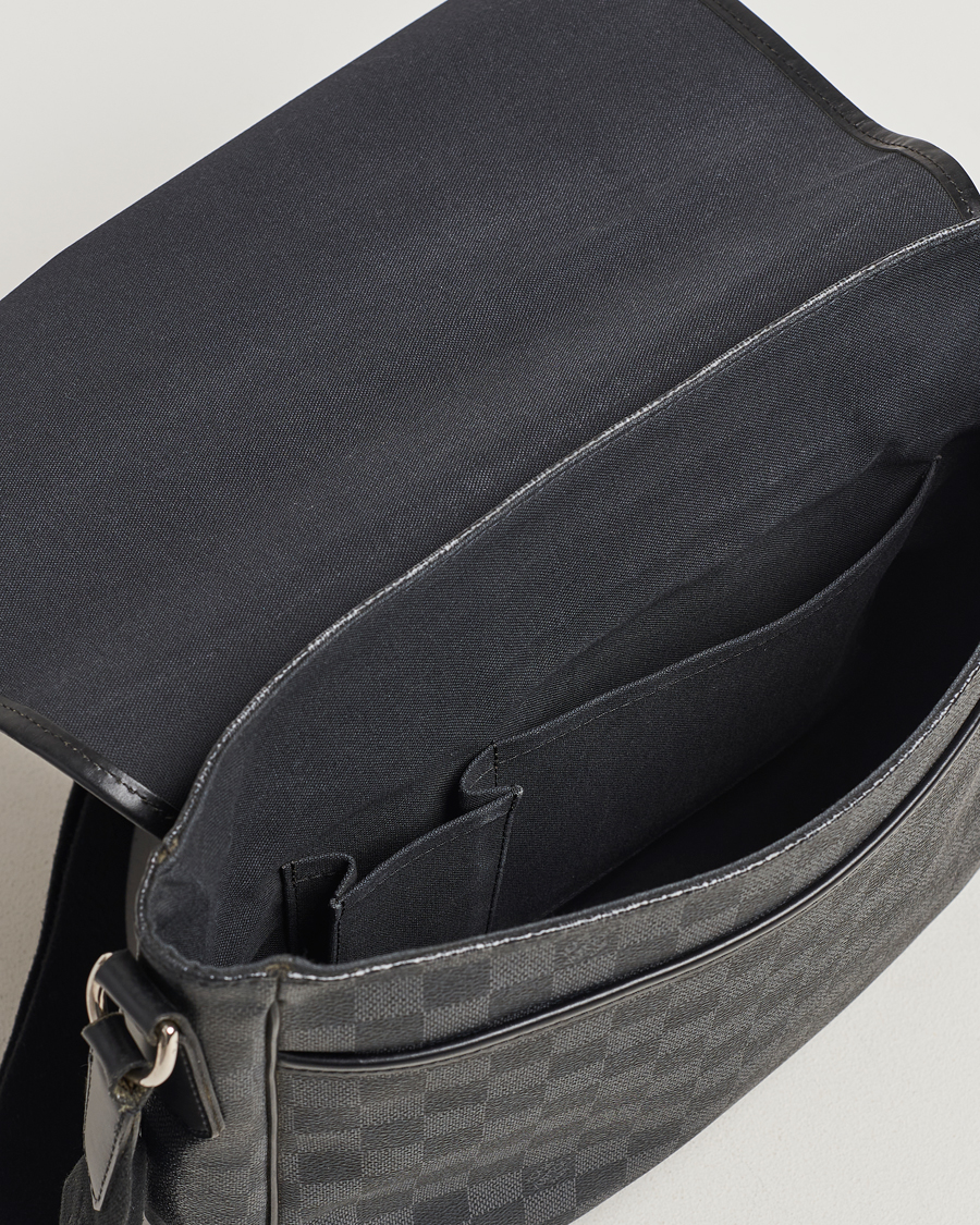 Homme | Louis Vuitton Pre-Owned Daniel MM Shoulder Bag Damier Graphite | Louis Vuitton Pre-Owned | Daniel MM Shoulder Bag Damier Graphite