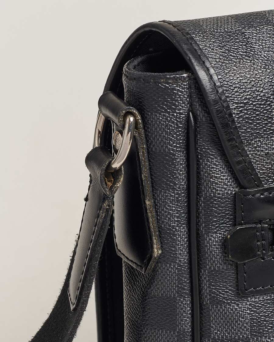 Homme | Louis Vuitton Pre-Owned Daniel MM Shoulder Bag Damier Graphite | Louis Vuitton Pre-Owned | Daniel MM Shoulder Bag Damier Graphite