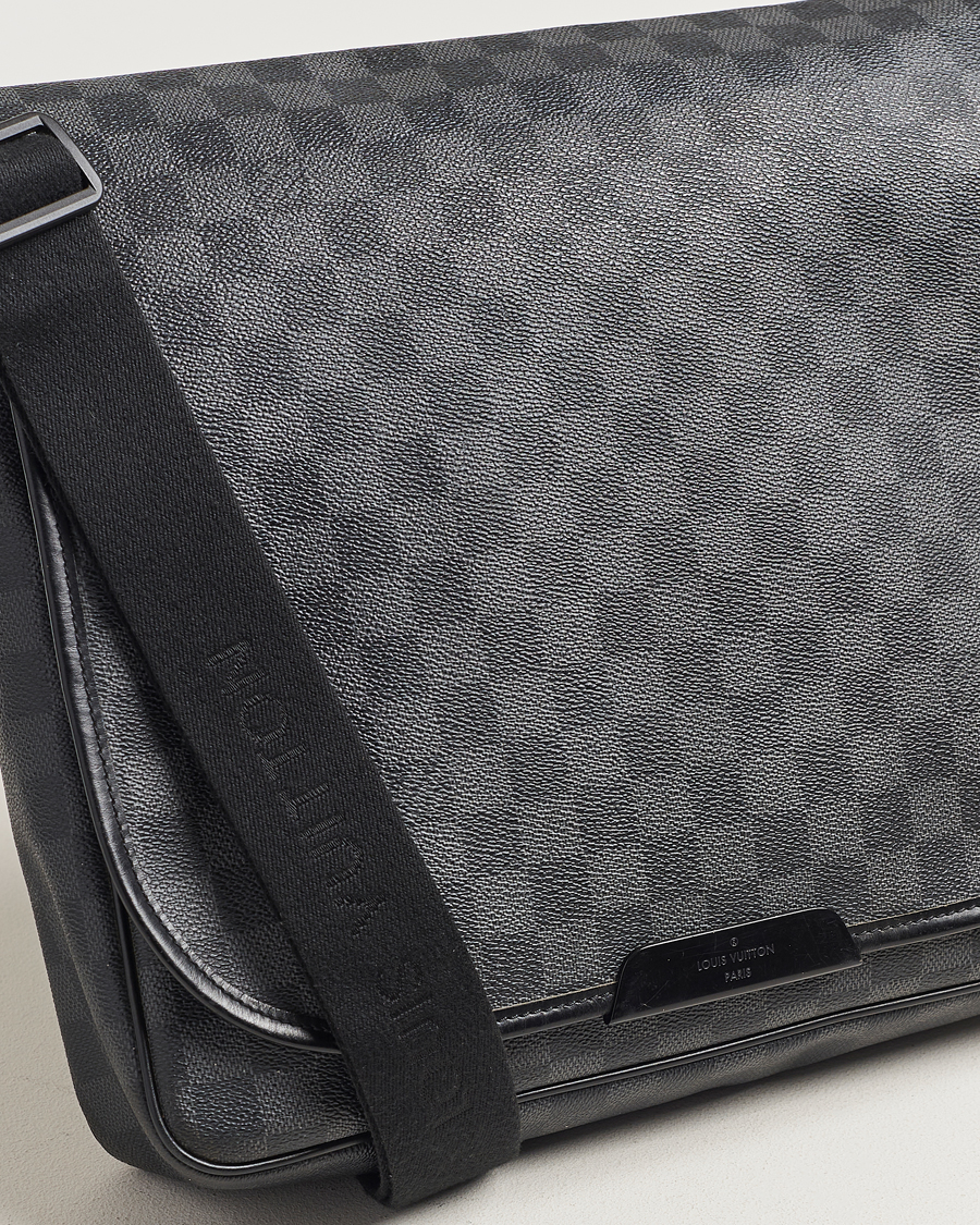 Homme | Louis Vuitton Pre-Owned Daniel MM Shoulder Bag Damier Graphite | Louis Vuitton Pre-Owned | Daniel MM Shoulder Bag Damier Graphite