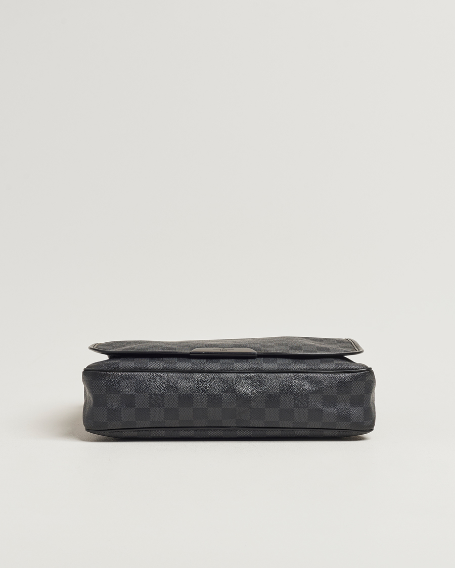 Homme | Louis Vuitton Pre-Owned Daniel MM Shoulder Bag Damier Graphite | Louis Vuitton Pre-Owned | Daniel MM Shoulder Bag Damier Graphite