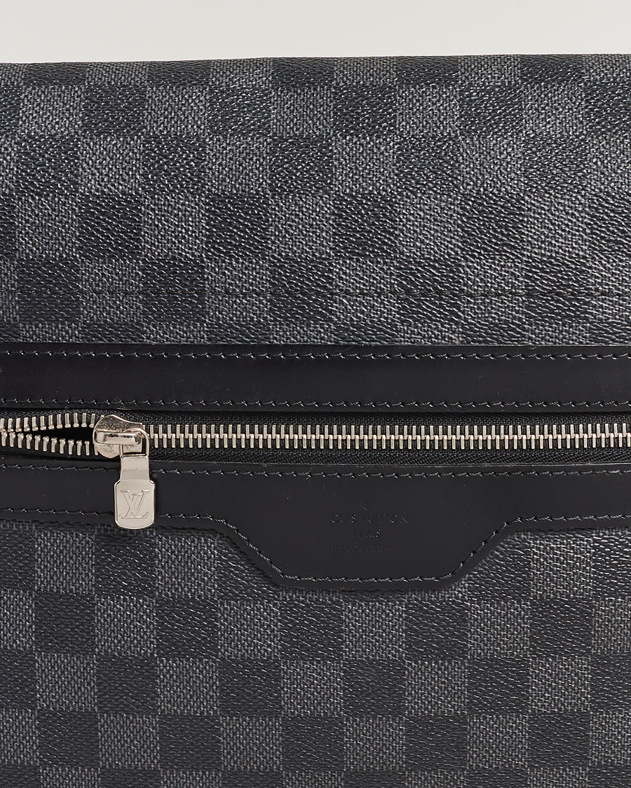 Homme | Louis Vuitton Pre-Owned Daniel MM Shoulder Bag Damier Graphite | Louis Vuitton Pre-Owned | Daniel MM Shoulder Bag Damier Graphite