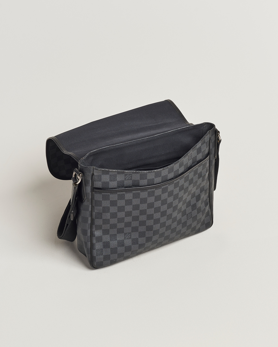 Homme | Louis Vuitton Pre-Owned Daniel MM Shoulder Bag Damier Graphite | Louis Vuitton Pre-Owned | Daniel MM Shoulder Bag Damier Graphite