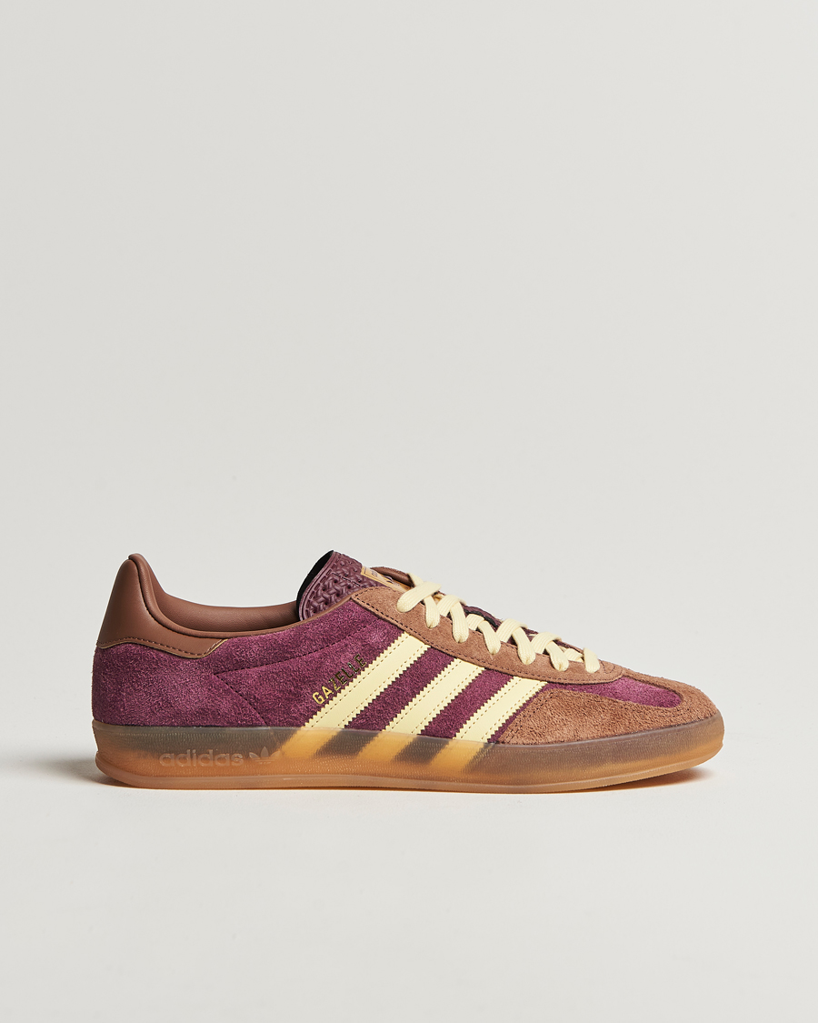 Homme | adidas Originals Gazelle Indoor Two Tone Sneaker Burgundy | adidas Originals | Gazelle Indoor Two Tone Sneaker Burgundy