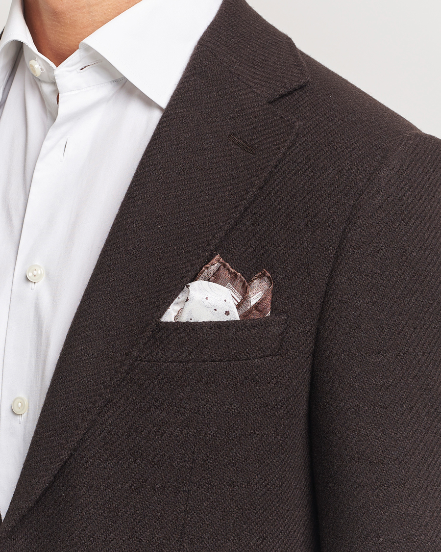 Homme | Amanda Christensen Silk Twill Printed Flower Pocket Square Brown | Amanda Christensen | Silk Twill Printed Flower Pocket Square Brown