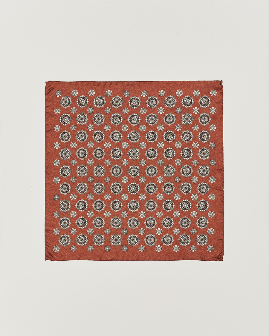 Homme | Amanda Christensen Silk Twill Printed Flower Pocket Square Rost | Amanda Christensen | Silk Twill Printed Flower Pocket Square Rost
