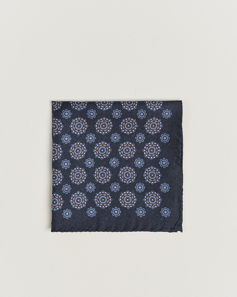 Homme | Amanda Christensen Silk Twill Printed Flower Pocket Square Navy | Amanda Christensen | Silk Twill Printed Flower Pocket Square Navy