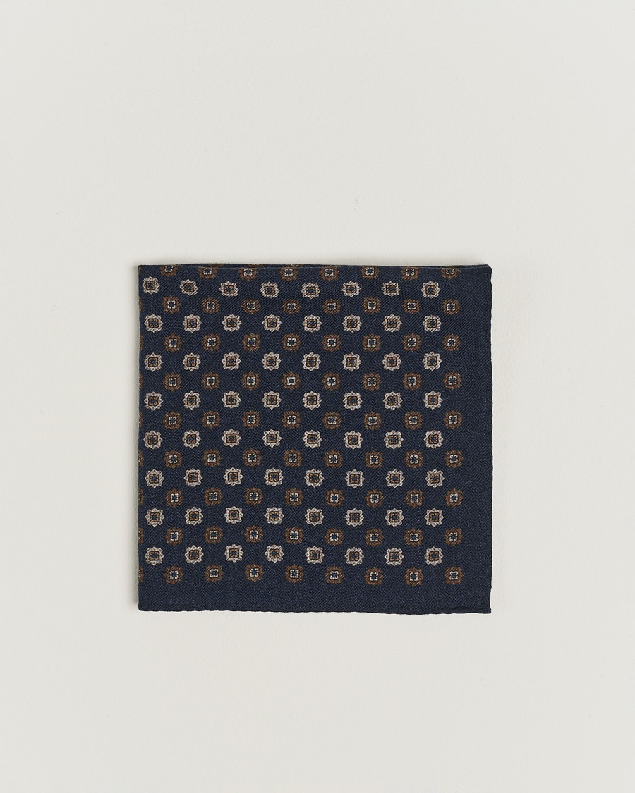 Homme | Amanda Christensen Wool Flannel Printed Flower Pocket Square Navy | Amanda Christensen | Wool Flannel Printed Flower Pocket Square Navy