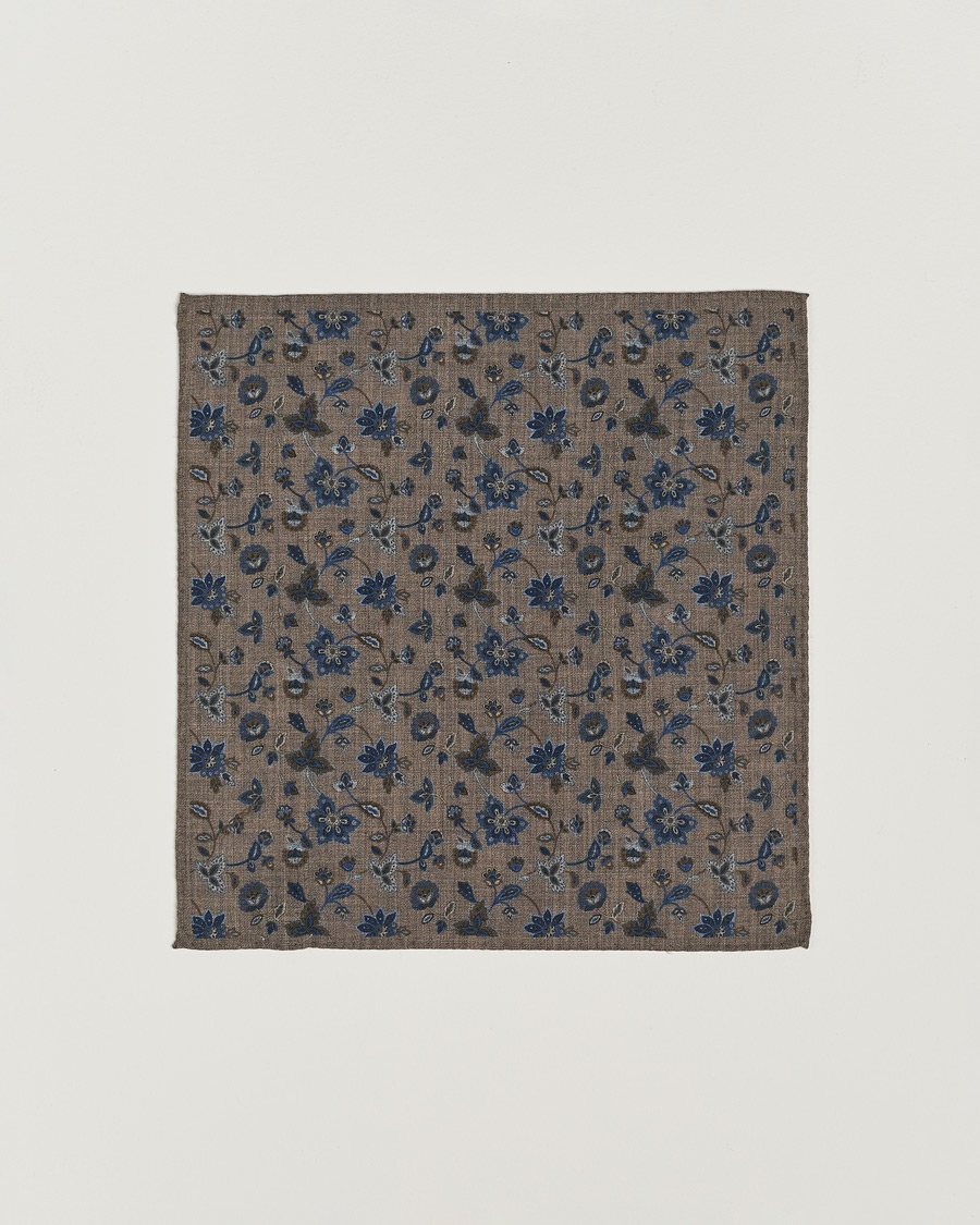 Homme | Amanda Christensen Wool Flannel Printed Flower Pocket Square Brown | Amanda Christensen | Wool Flannel Printed Flower Pocket Square Brown