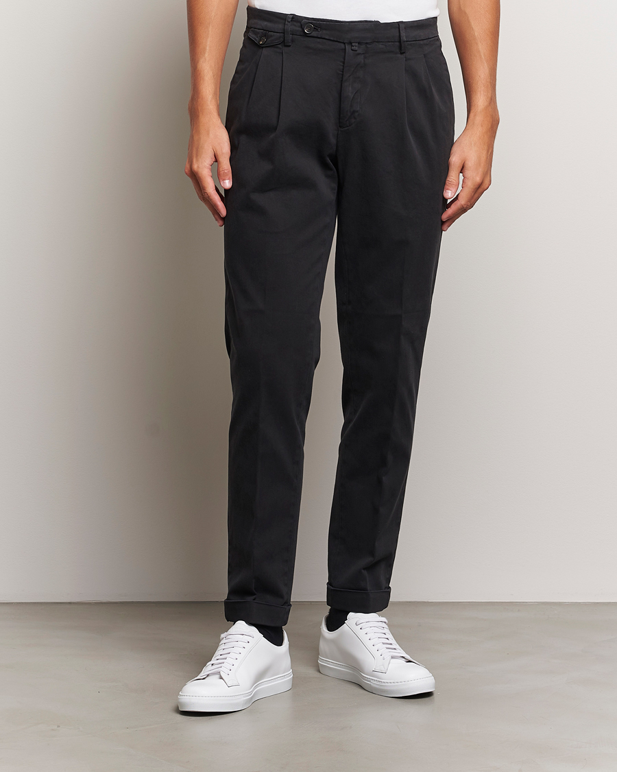 Homme | Pantalons | Briglia 1949 | Easy Fit Pleated Cotton Stretch Chino Black