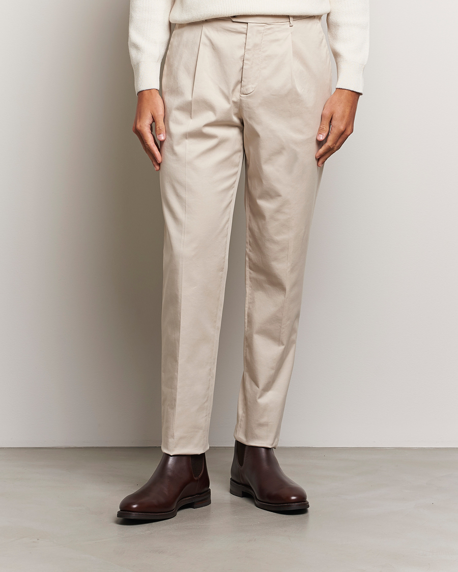 Homme | Pantalons | Brunello Cucinelli | Slim Fit Pleated Trousers Light Beige
