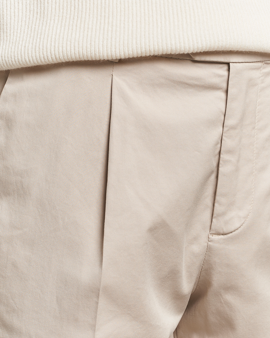 Homme | Pantalons | Brunello Cucinelli | Slim Fit Pleated Trousers Light Beige