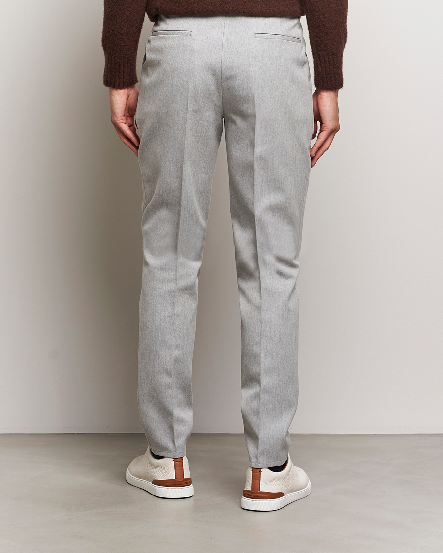 Homme | Pantalons | Brunello Cucinelli | Slim Fit Pleated Wool Trousers Light Grey