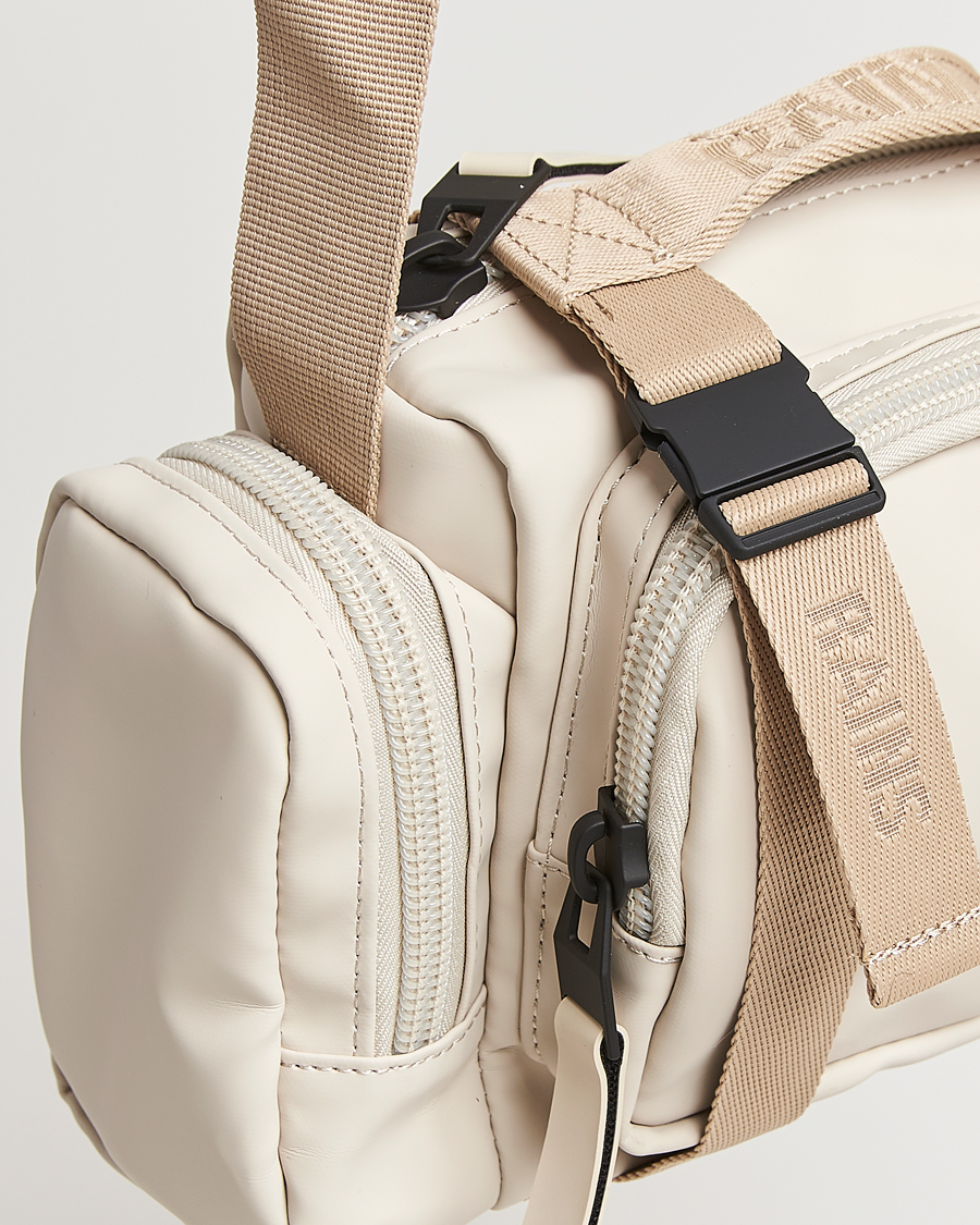 Homme | RAINS Trail Crossbody Bag Dune | RAINS | Trail Crossbody Bag Dune