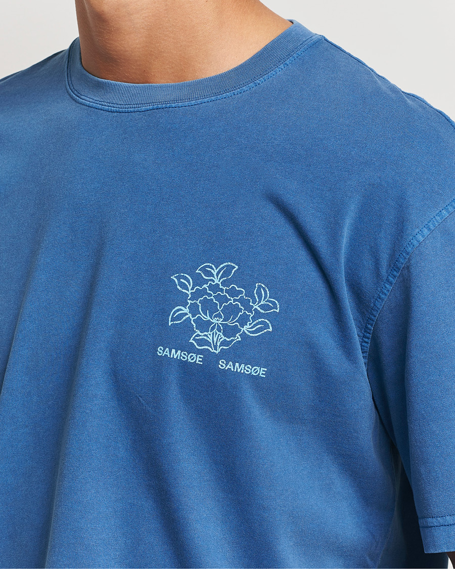 Homme | T-shirts | Samsøe Samsøe | Poetry Printed T-Shirt True Navy Lotus