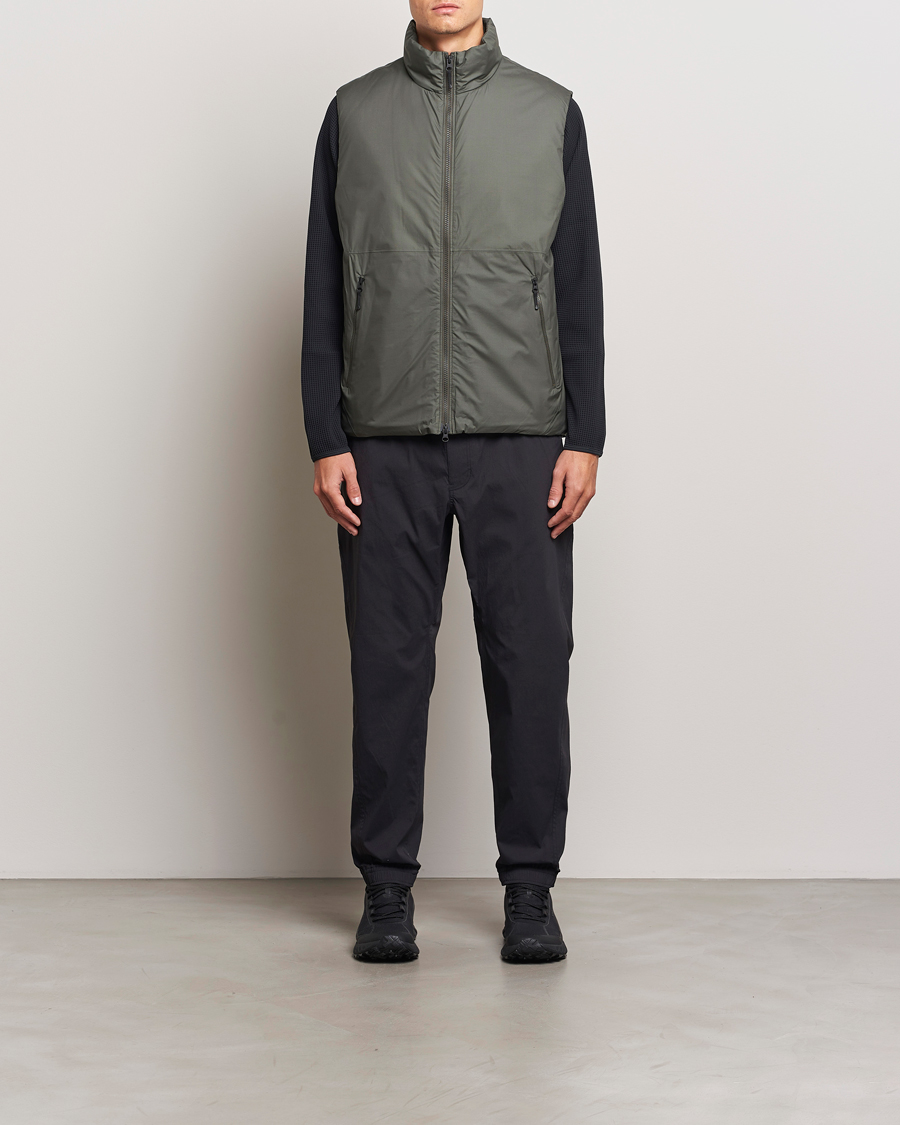 Homme | Manteaux Et Vestes | Goldwin | GORE-TEX Windstopper Puffy Vest Dark Olive