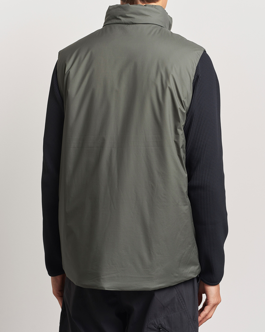 Homme | Manteaux Et Vestes | Goldwin | GORE-TEX Windstopper Puffy Vest Dark Olive