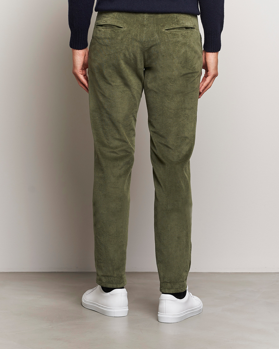 Homme | Pantalons | Incotex | Slim Fit Leisure Cord Slacks Dark Green