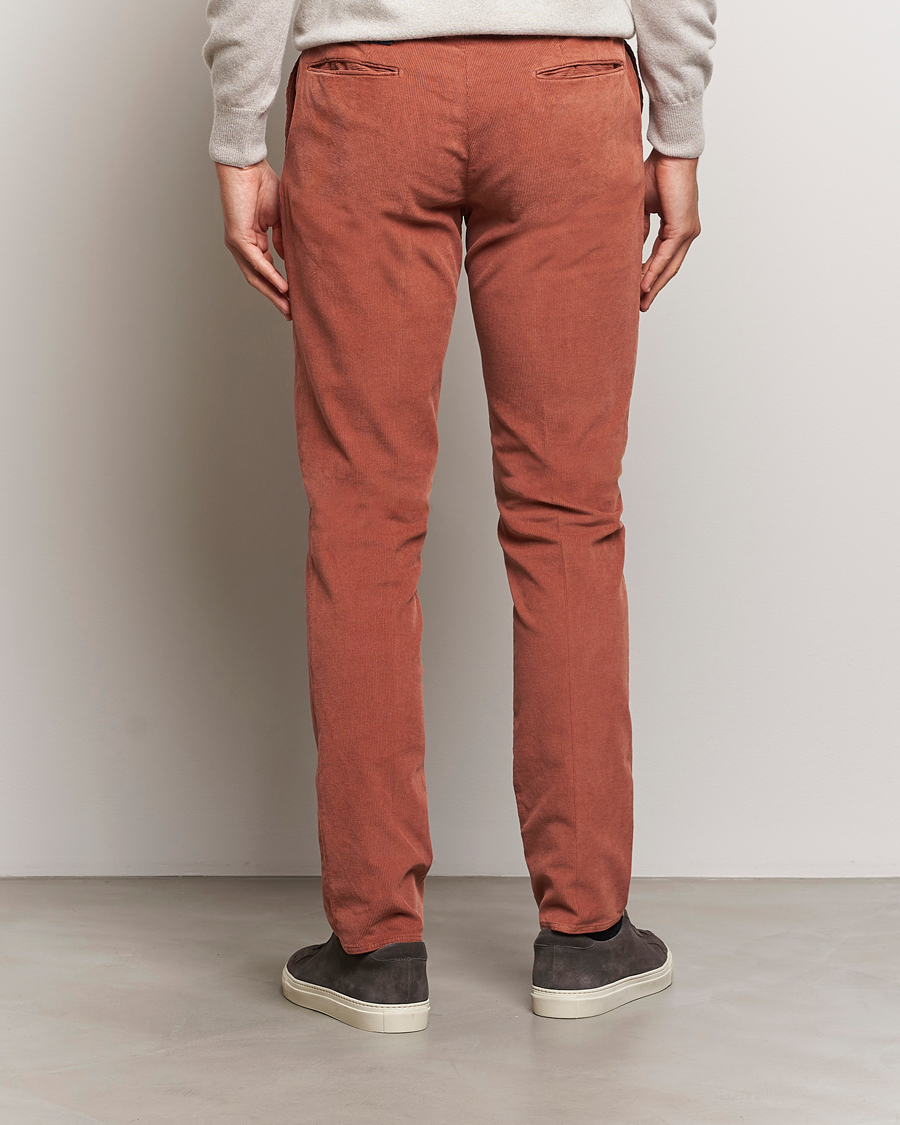 Homme | Pantalons | Incotex | Slim Fit Baby Corduroy Trousers Vintage Red