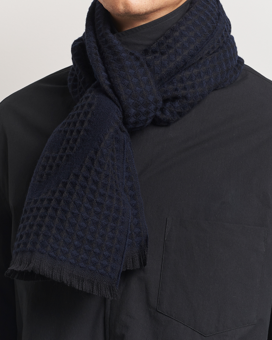 Homme | Giorgio Armani Wool Waffle Knit Scarf Navy | Giorgio Armani | Wool Waffle Knit Scarf Navy