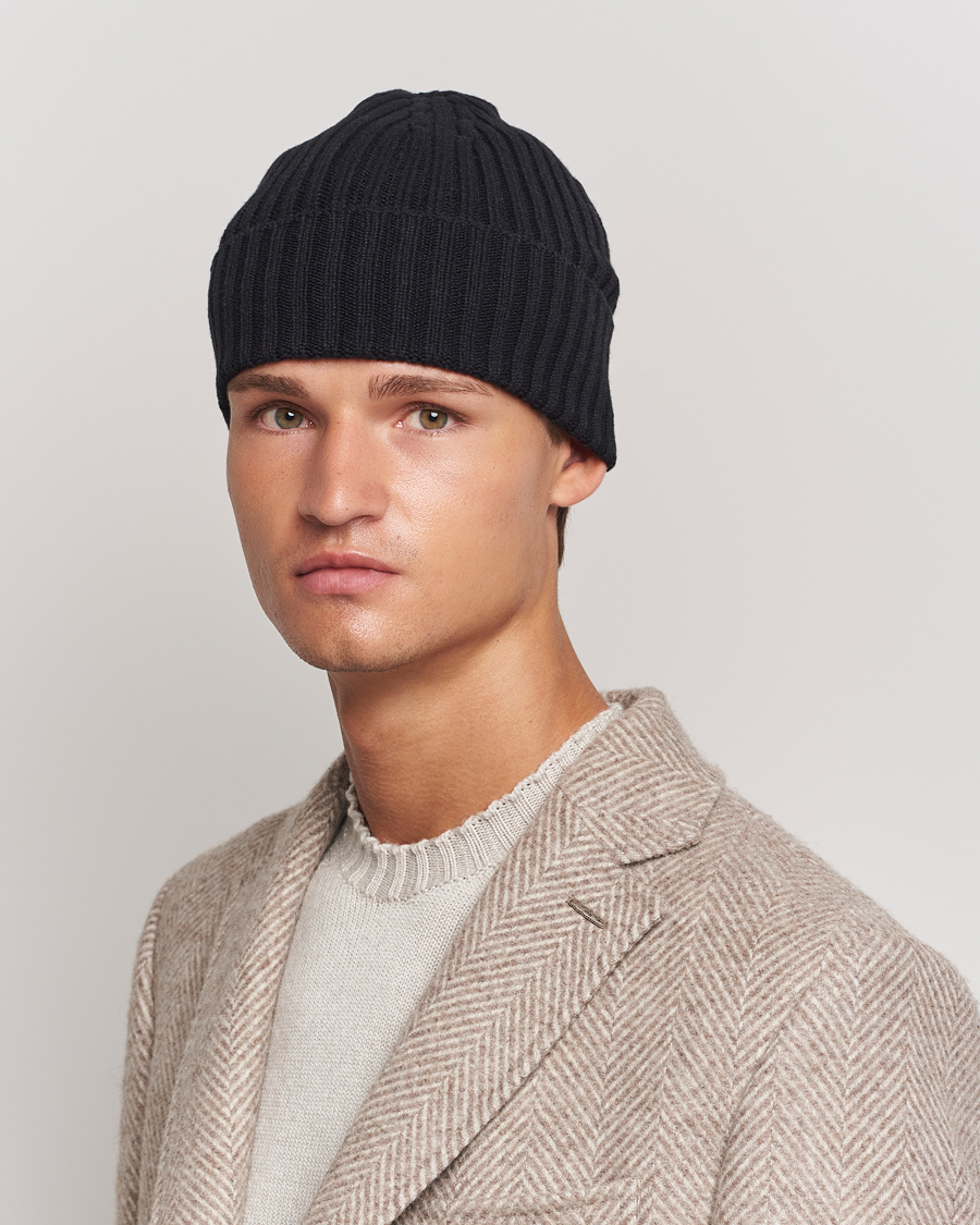 Homme | Piacenza Cashmere Ribbed Cashmere Beanie Black | Piacenza Cashmere | Ribbed Cashmere Beanie Black